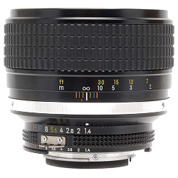 Nikon Nikkor 85mm f/1.4 MF